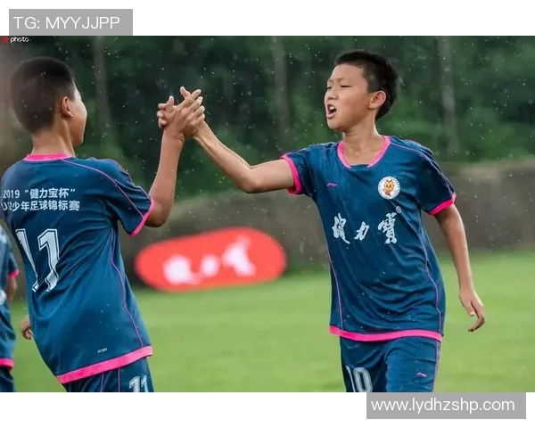 健力宝足球队奋勇拼搏展现青春风采助力中国足球崛起新篇章 健力宝足球队奋勇拼搏展现青春风采助力中国足球崛起新篇章